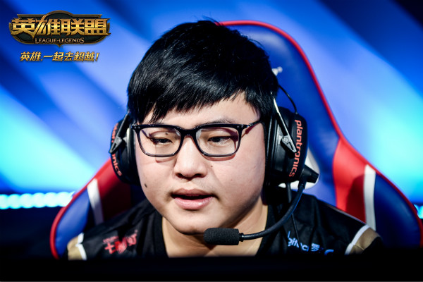 九游体育投注穆雷焦点对战，Uzi与50激战DWG分钟，领先优势明显胜负难料！的简单介绍