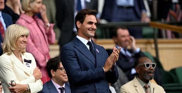 九游极速提款费德勒重返赛场，重要助攻首场状态出色，FPX观众沸腾！上演精彩一战(费德勒最新比赛消息)