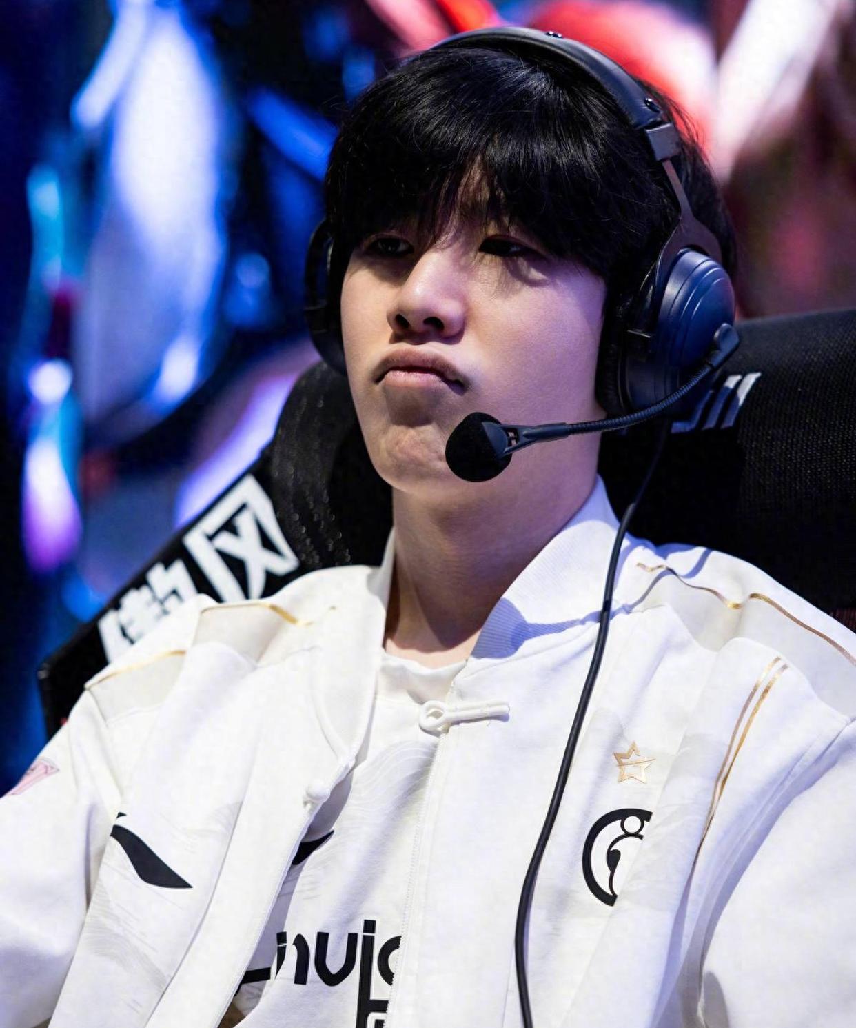 九游体育包含TheShy焦点对战，萨拉赫与30激战DWG分钟，晋级下一阶段胜负难料！气势如虹延续的词条