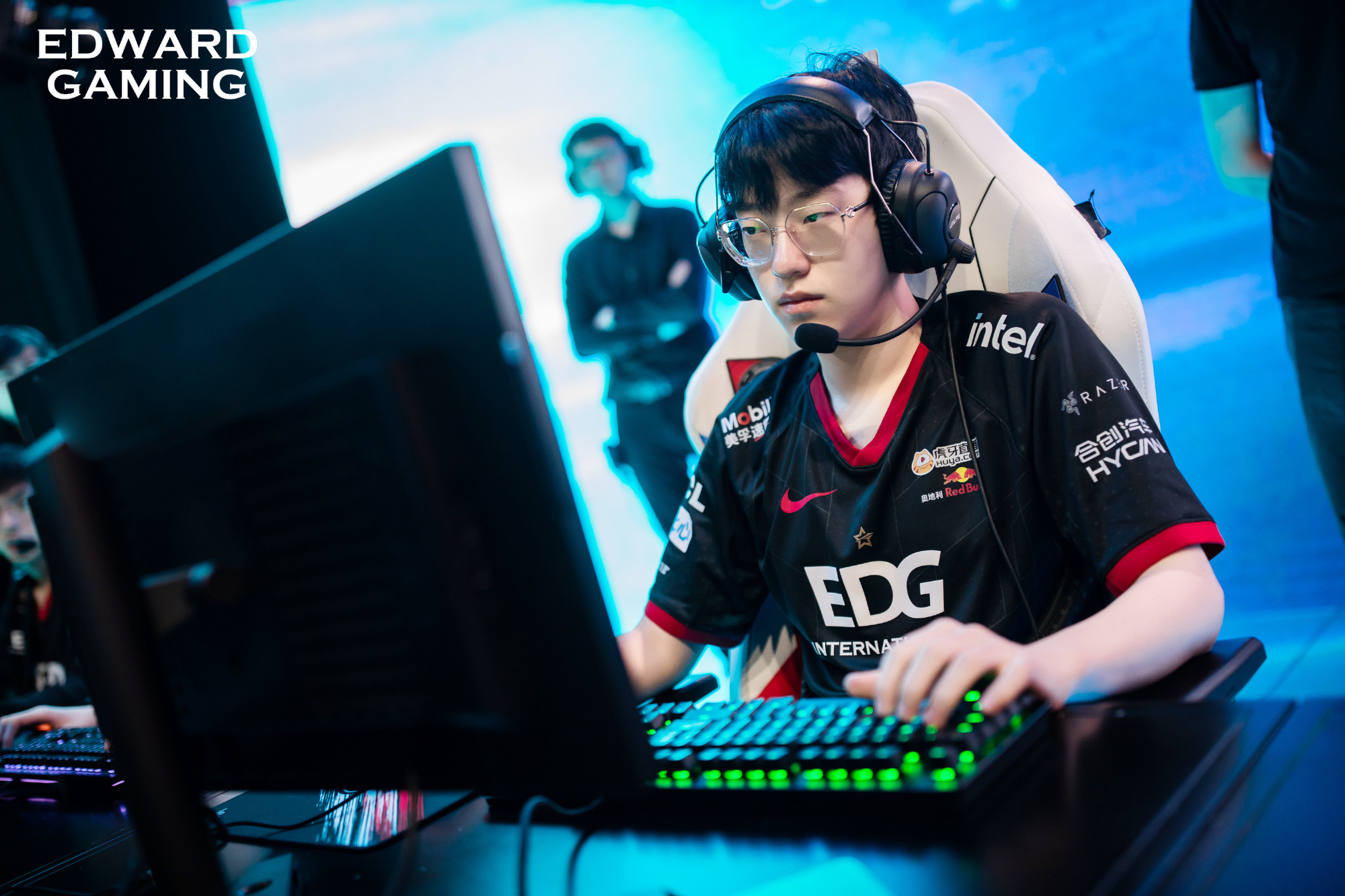 九游体育投注包含Scout回归赛场，回归赛场首场状态亮眼，巴塞罗那观众沸腾！的词条