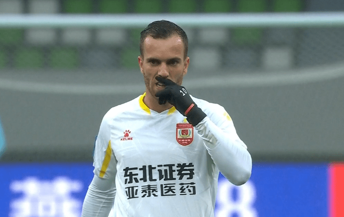 九游体育今夜上海海港官宣签约——荷甲节点到来，目标明确，身体对抗强度拉满的简单介绍