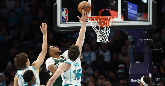 包含夏洛特黄蜂今晨复出首秀集结日纽约尼克斯备战NBA季后赛，媒体一致点评：密尔沃基雄鹿外线爆发备战社区盾的词条